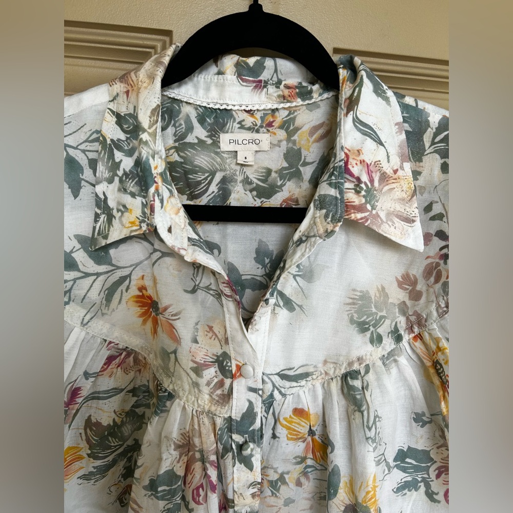 Pilcro Floral Button-Up Blouse in White with Green and Yellow size Small - Picture 4 of 7